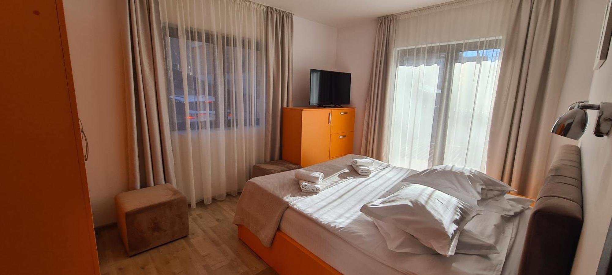 Perla Aparthotel *